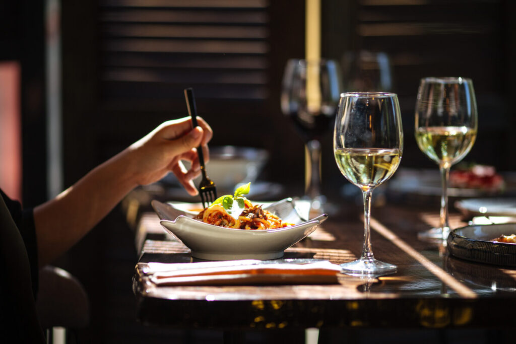 A Foodie’s Guide to the Best Dining in Lakefront Woods, Belmont: From Riverside Cafés to Hidden Gems